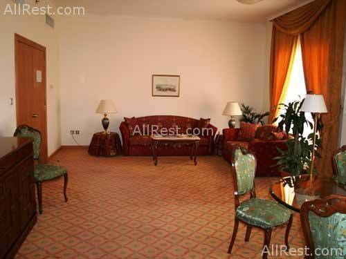 Al Mafraq Hotel 8